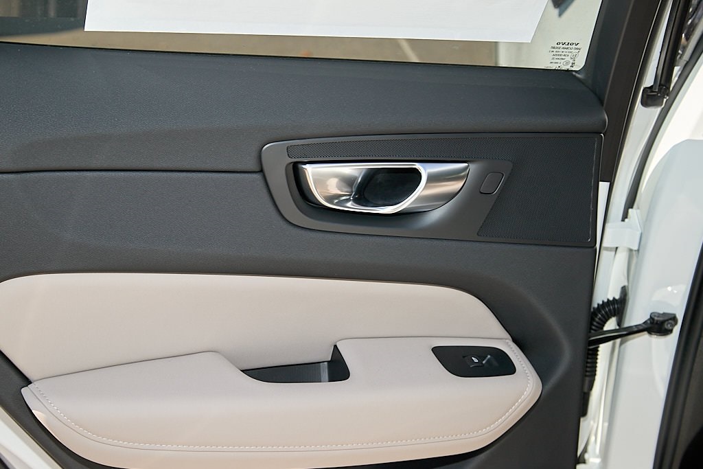 2026 VOLVO XC60 - Image 18