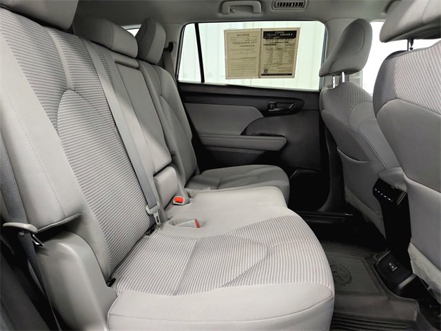 2023 Toyota Highlander L photo 28