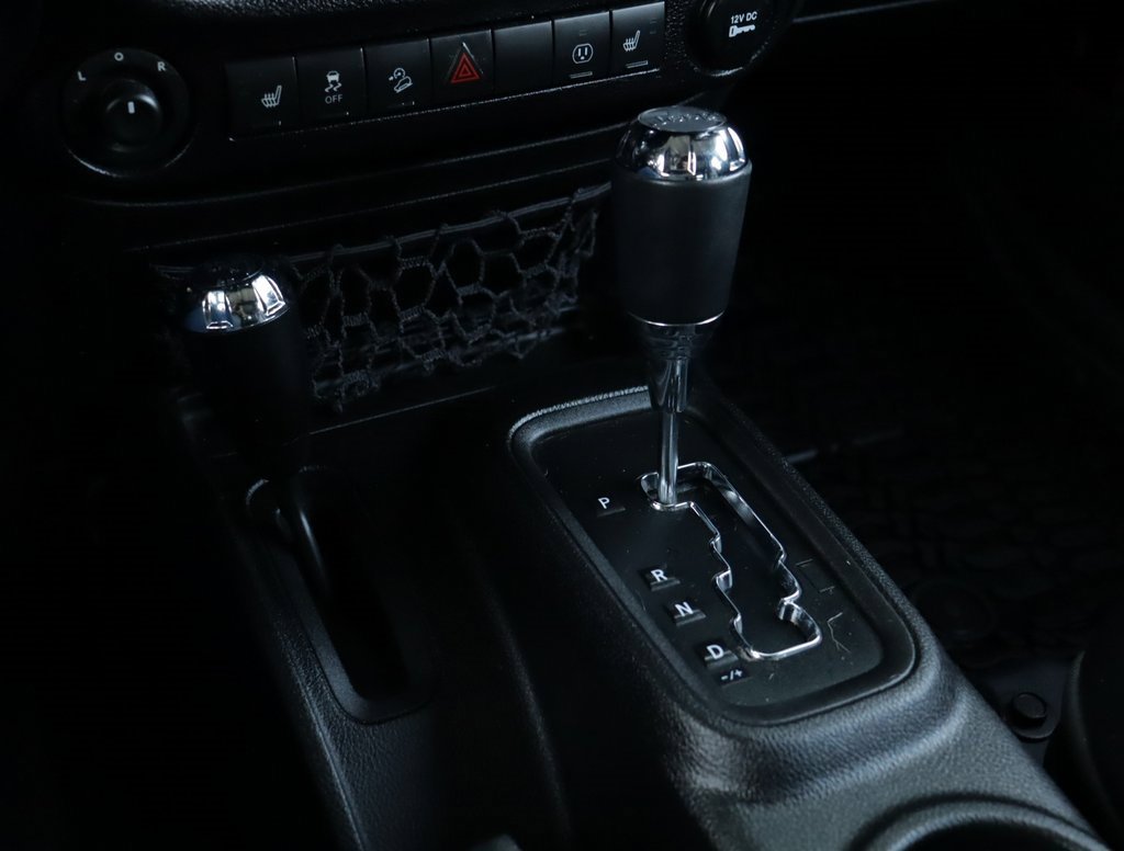 2015 Jeep Wrangler Unlimited Altitude photo 15