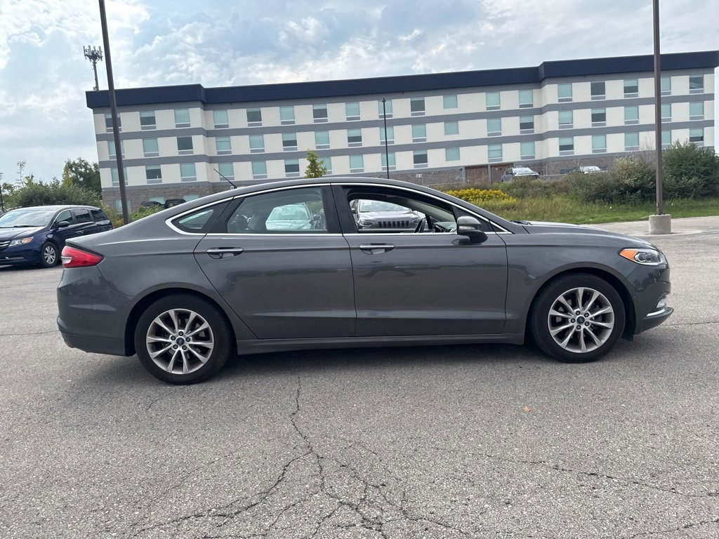 2017 Ford Fusion SE photo 21