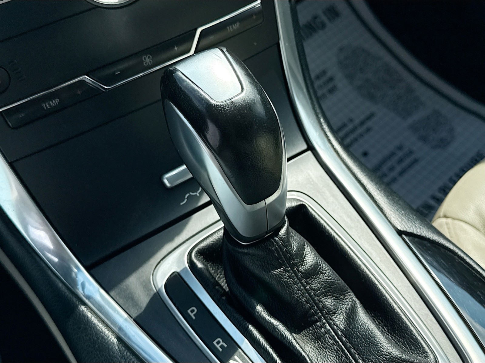 2015 Ford Edge Titanium photo 15