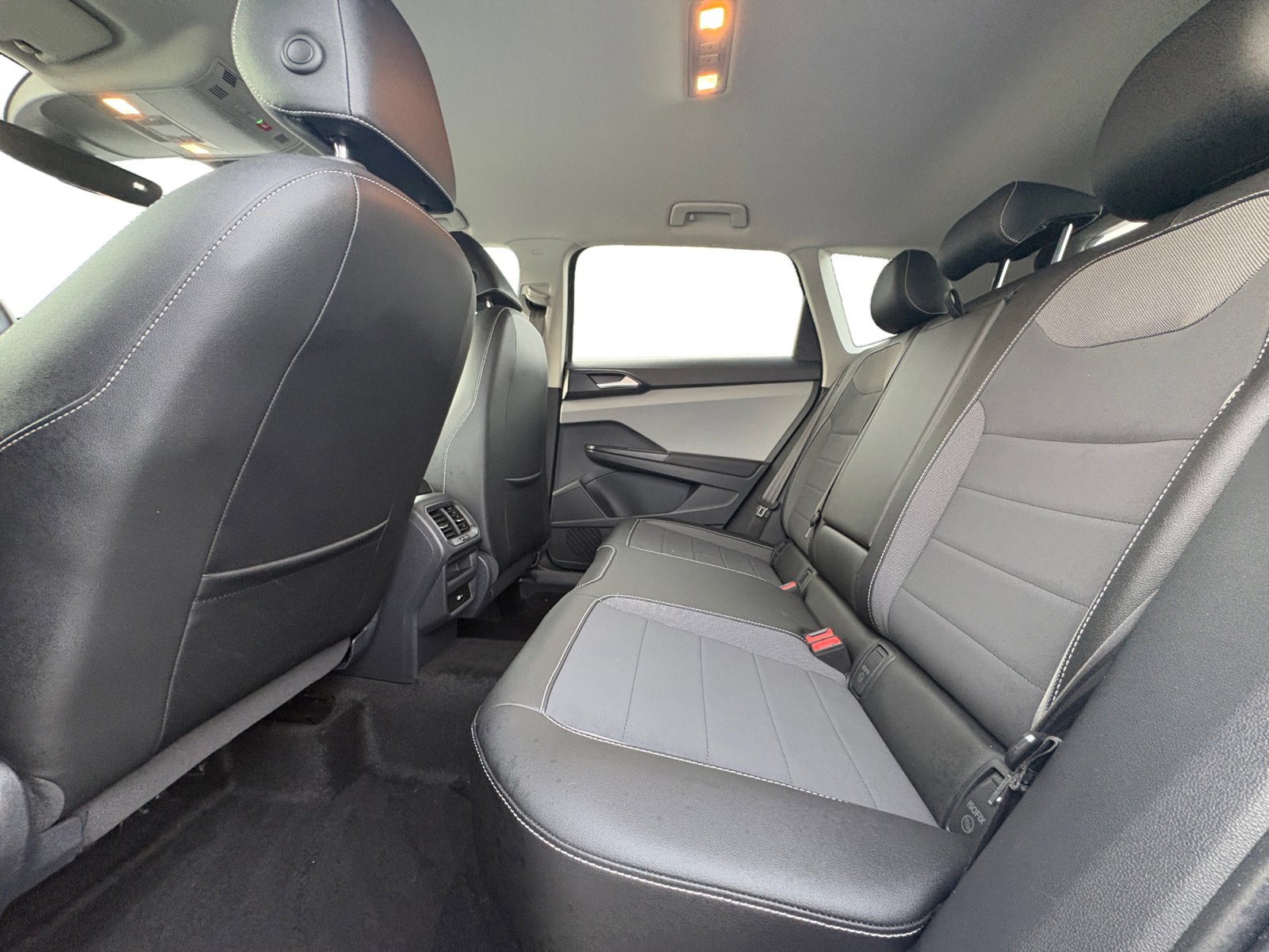 2023 Volkswagen Taos SE photo 4