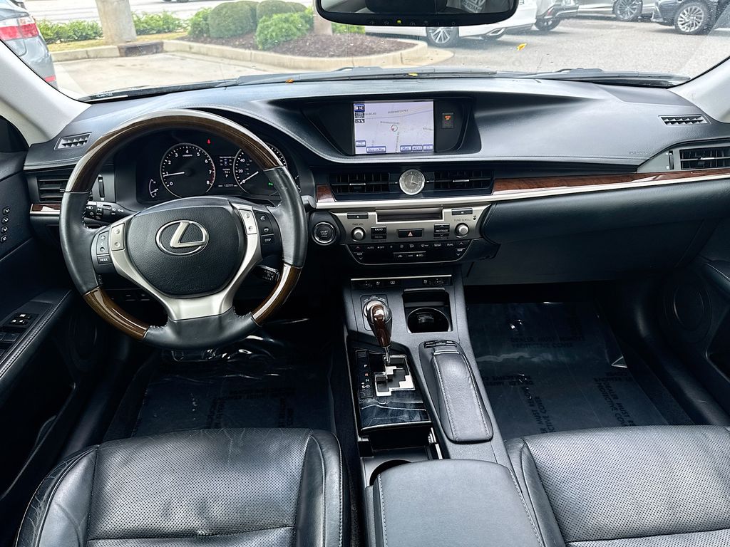 2014 Lexus ES 350 photo 24