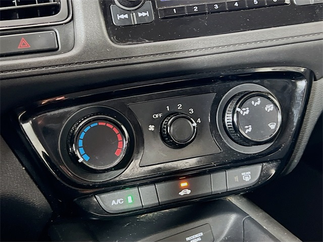 2017 Honda HR-V LX photo 17