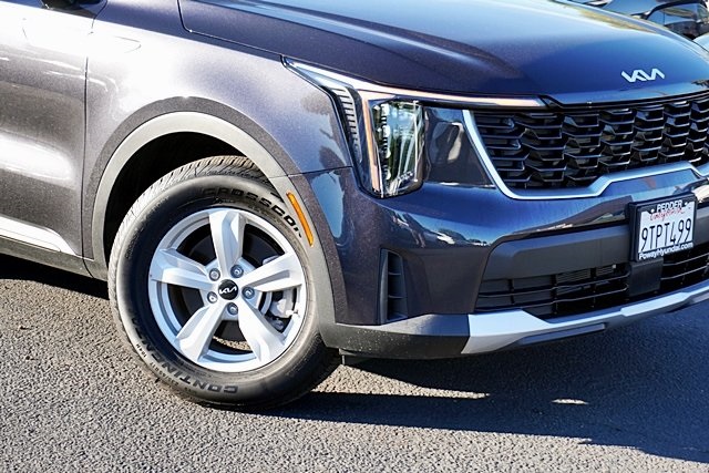 Used 2025 Gray Kia LX image 3