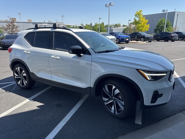 2023 Volvo XC40 Ultimate AWD photo 2