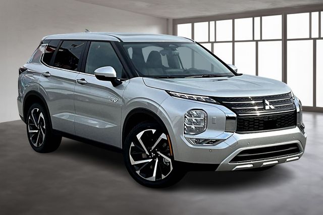 2025 Mitsubishi Outlander PHEV SE photo 3