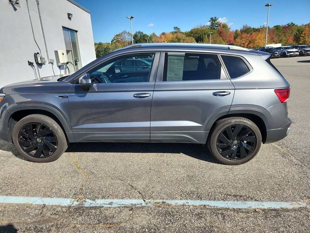 2024 Volkswagen Taos SEL photo 3