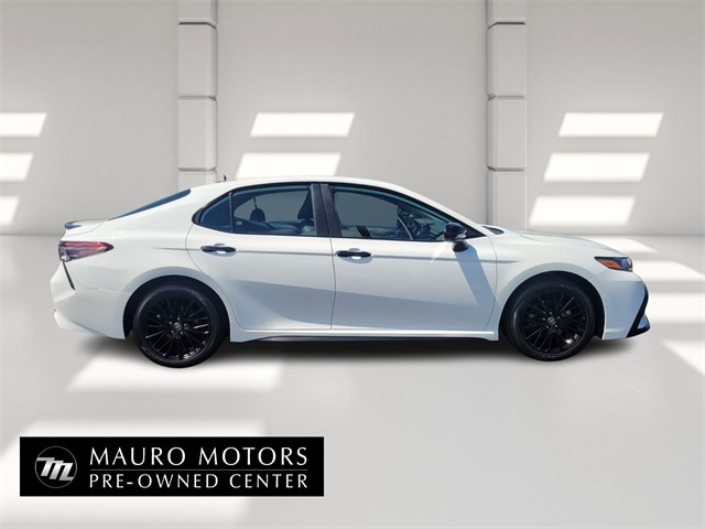 2021 Toyota Camry SE photo 2