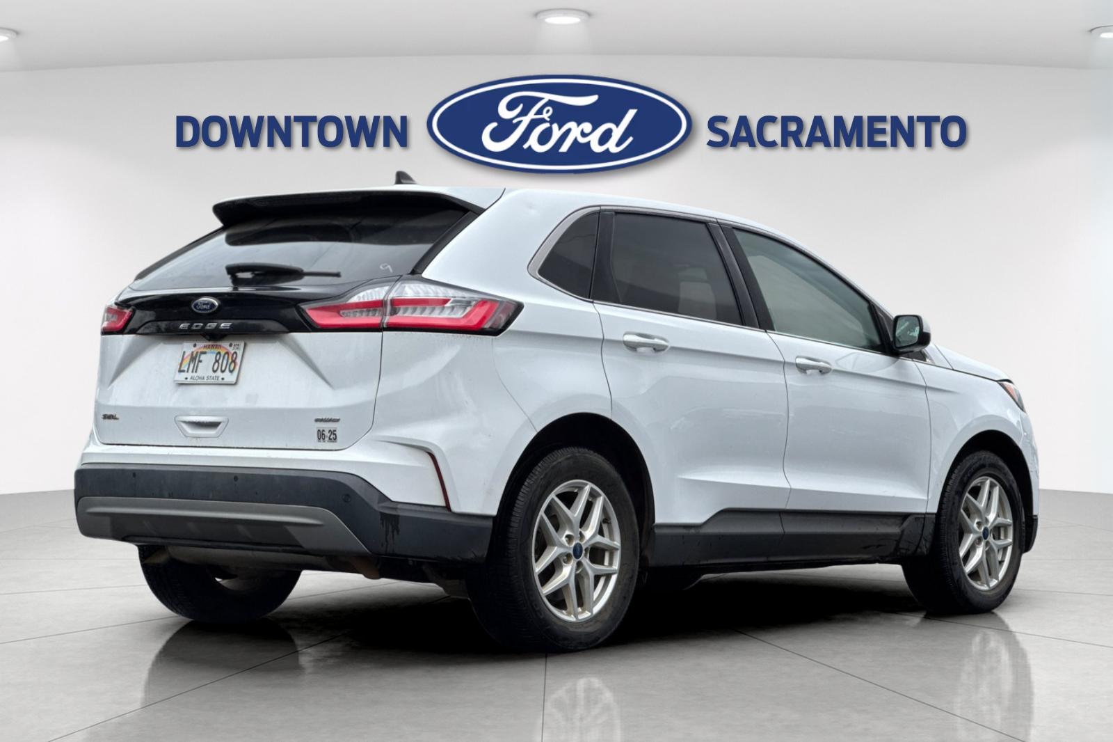 2022 Ford Edge SEL photo 2