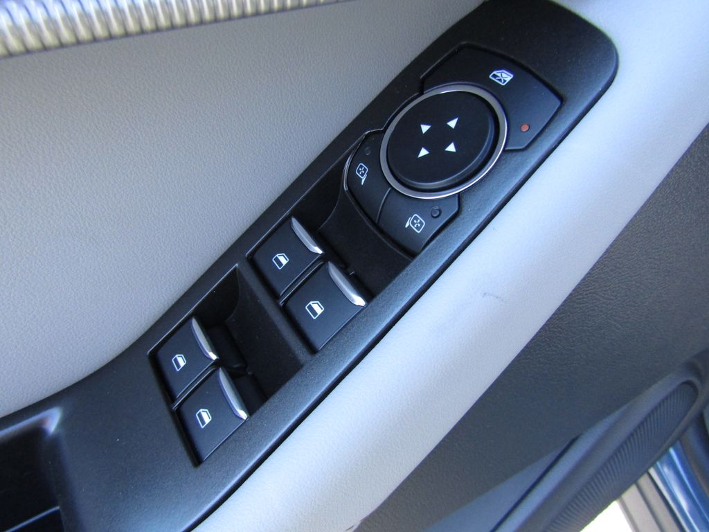 2025 Ford Explorer photo 10