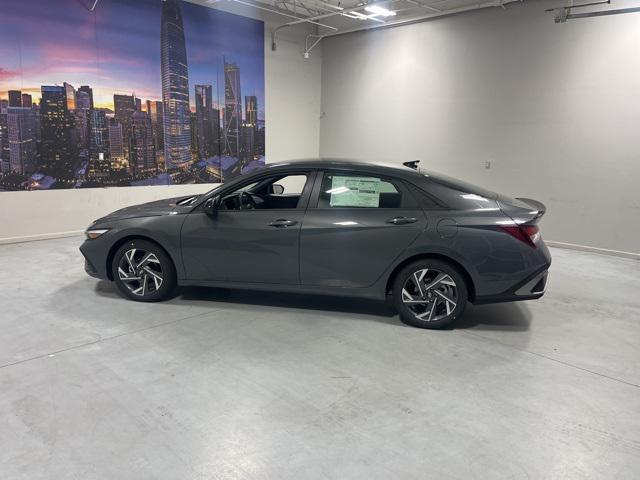 2025 Hyundai Elantra SEL Sport photo 4