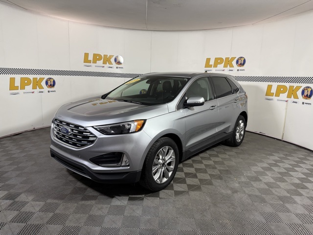 2024 Ford Edge Titanium photo 2