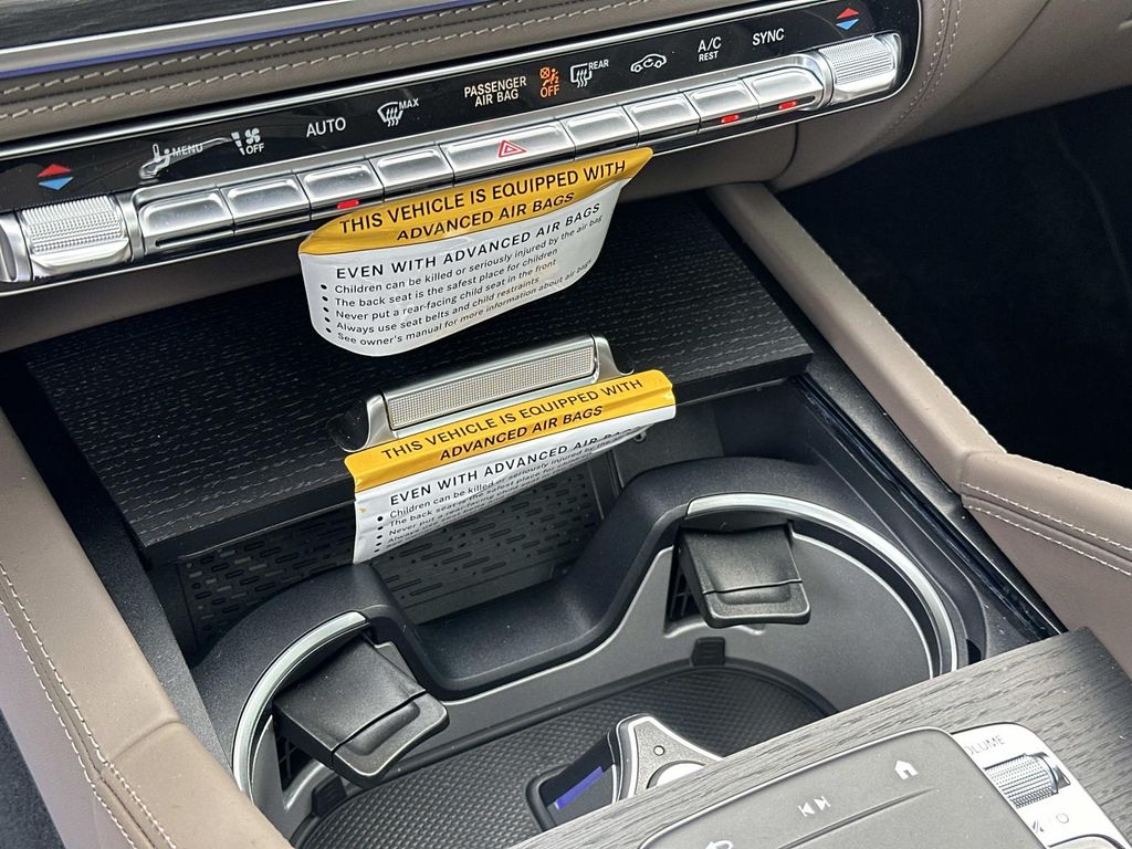 2025 Mercedes Benz GLS Maybach 600 photo 11