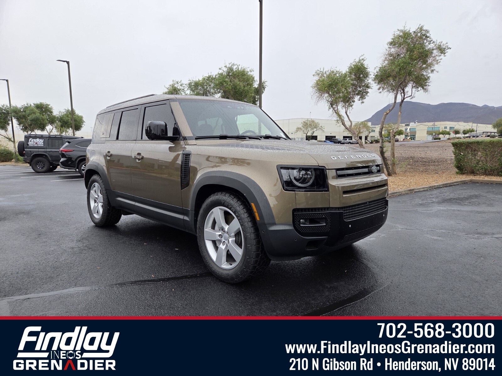 2023 Land Rover Defender SE's photo