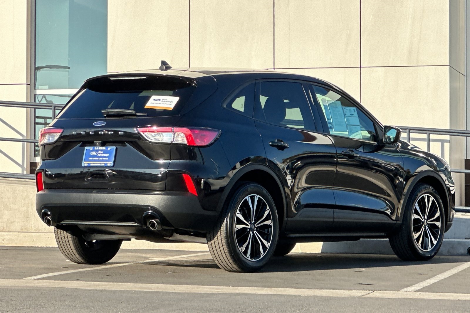 2022 Ford Escape SE photo 3