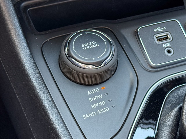 2020 Jeep Cherokee Altitude photo 38