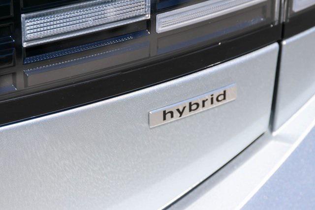 New 2025 Silver Hyundai SEL image 6