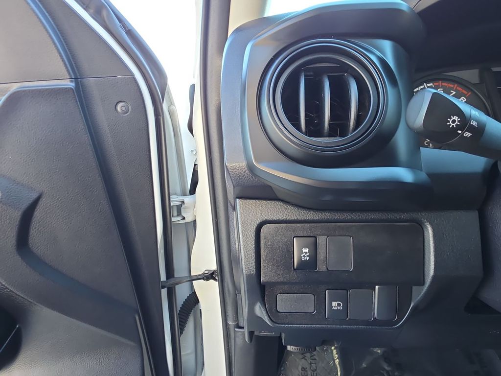 2020 Toyota Tacoma SR photo 17