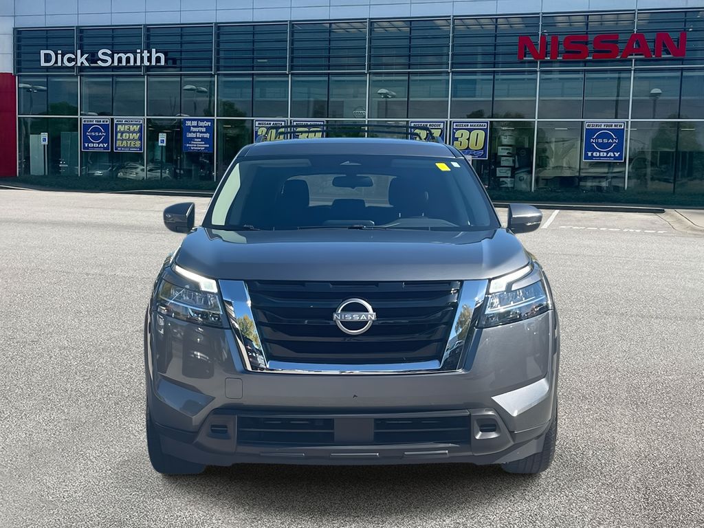 2022 Nissan Pathfinder SV photo 2
