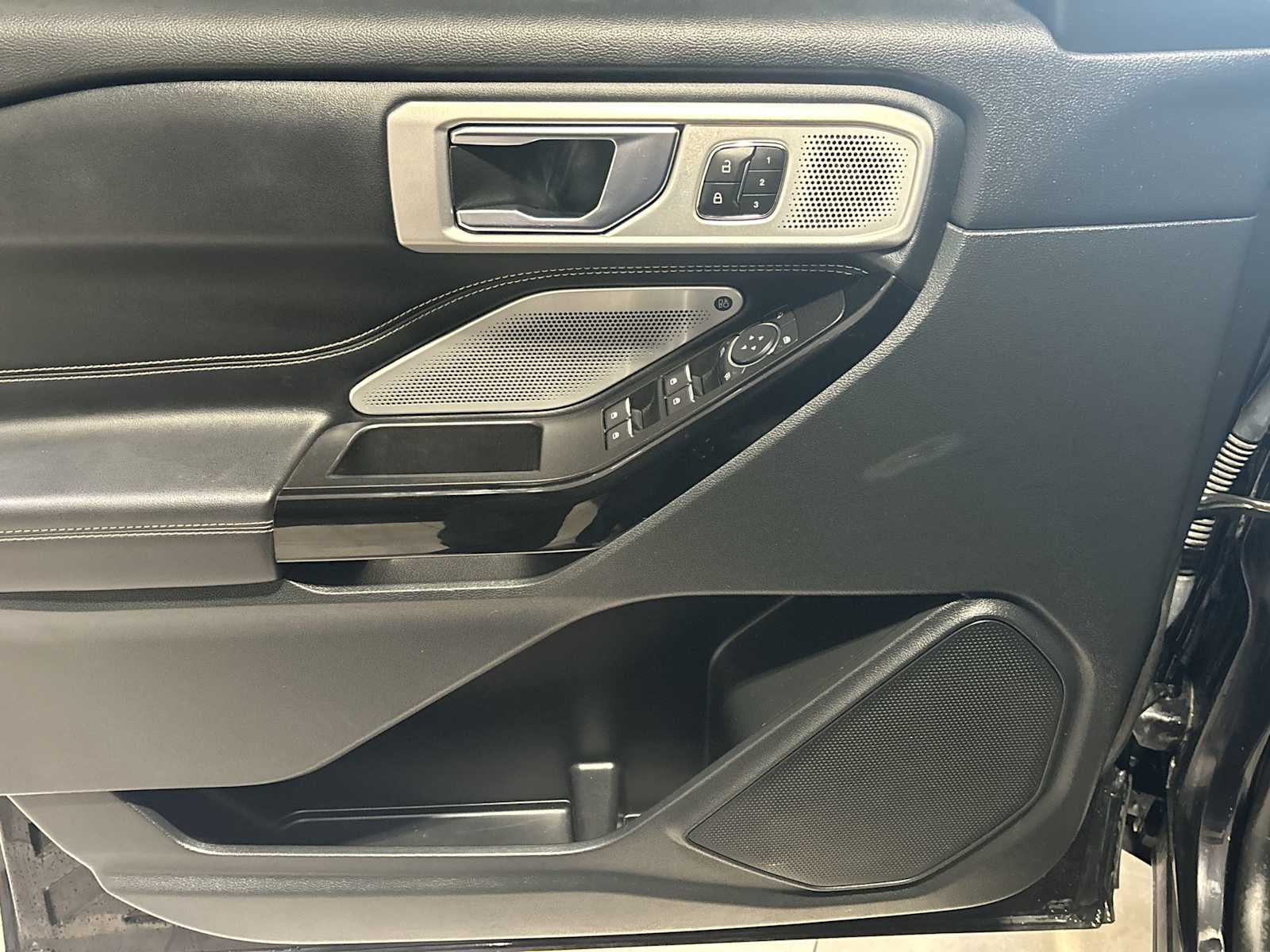 2021 Ford Explorer ST photo 16