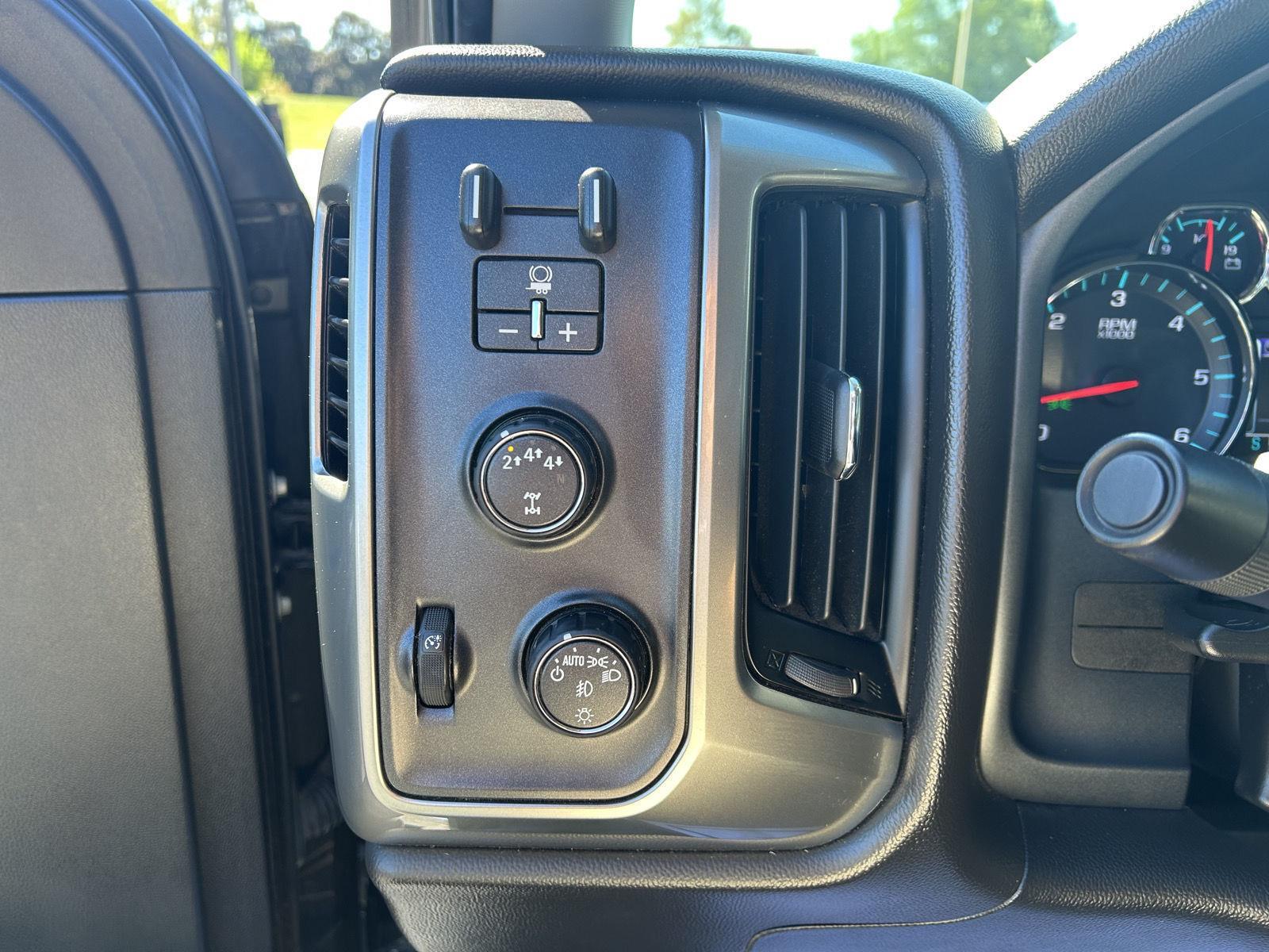 2018 Chevrolet Silverado 2500HD LT photo 22