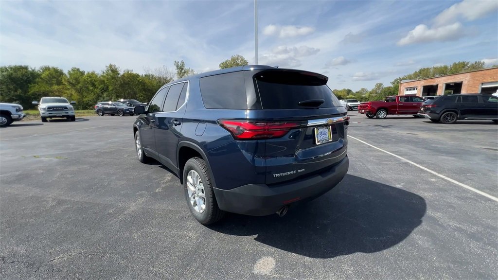 2023 Chevrolet Traverse LS photo 4