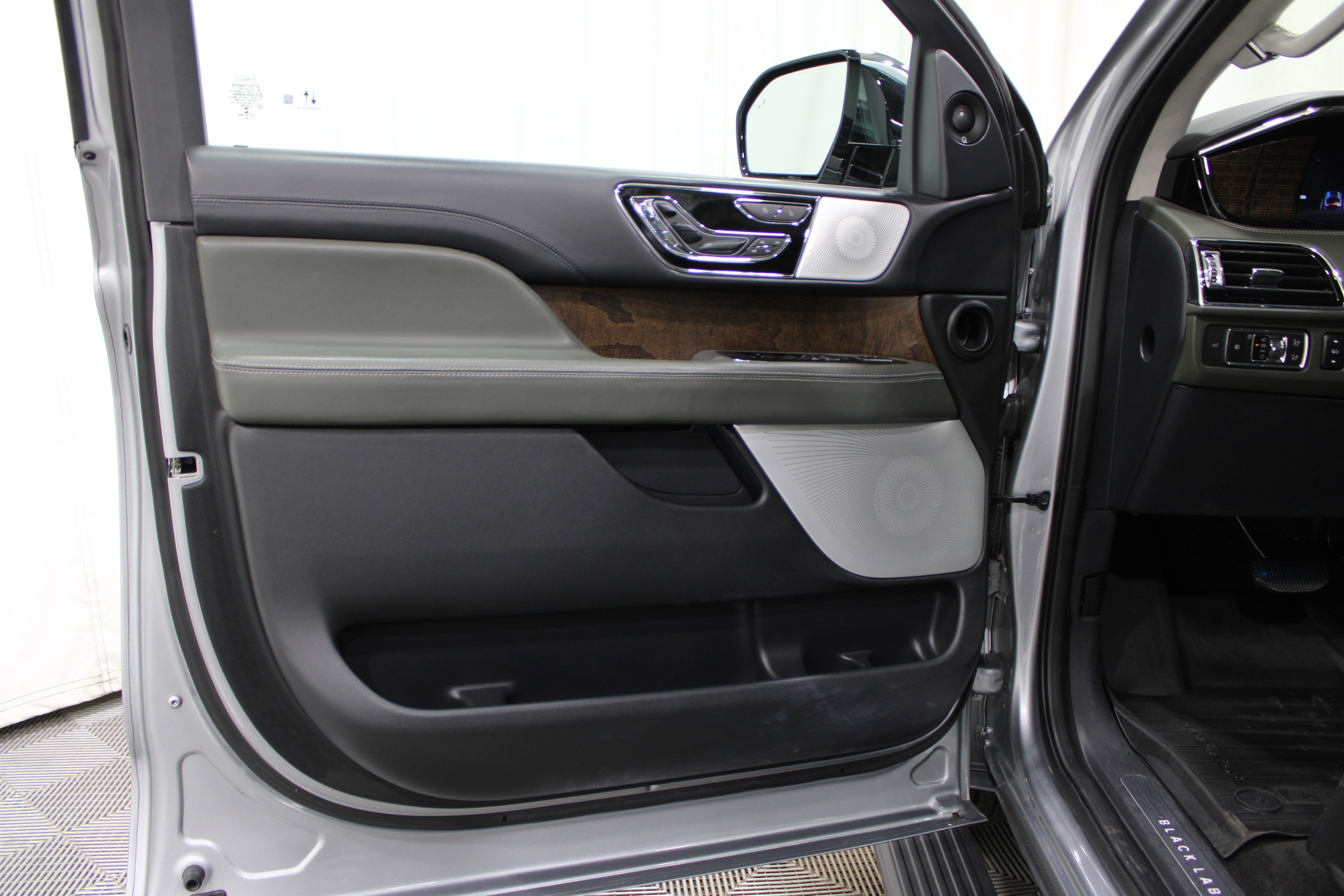 2022 Lincoln Navigator Black Label photo 4