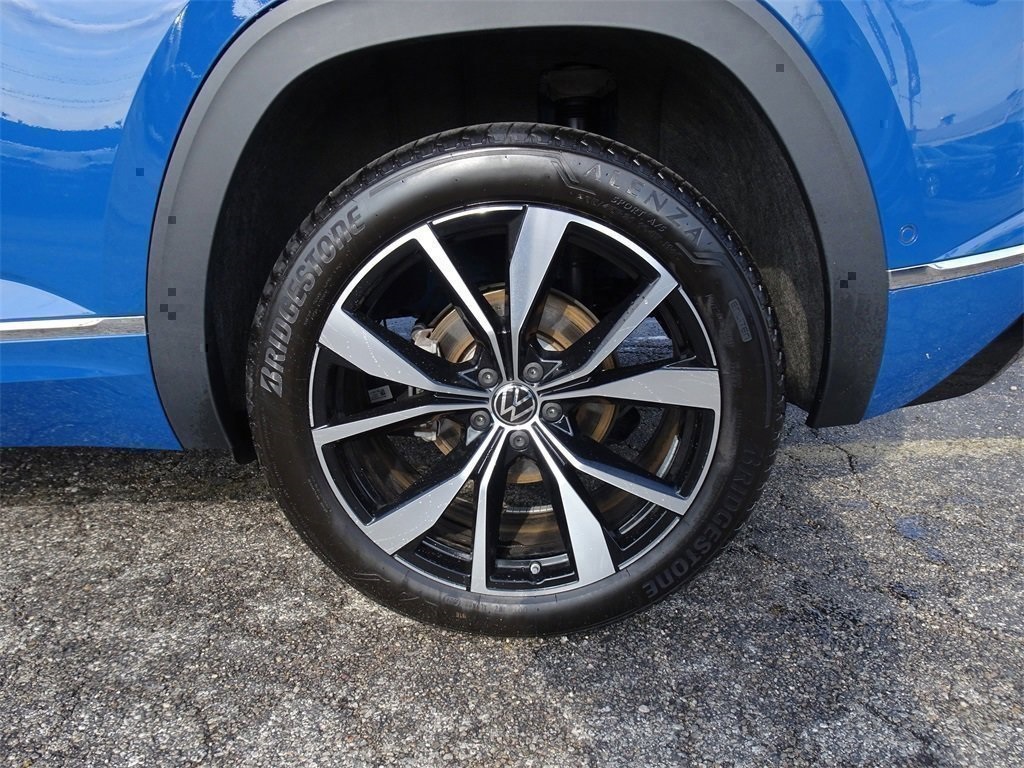 2025 Volkswagen Atlas Cross Sport SEL Premium R-Line photo 3