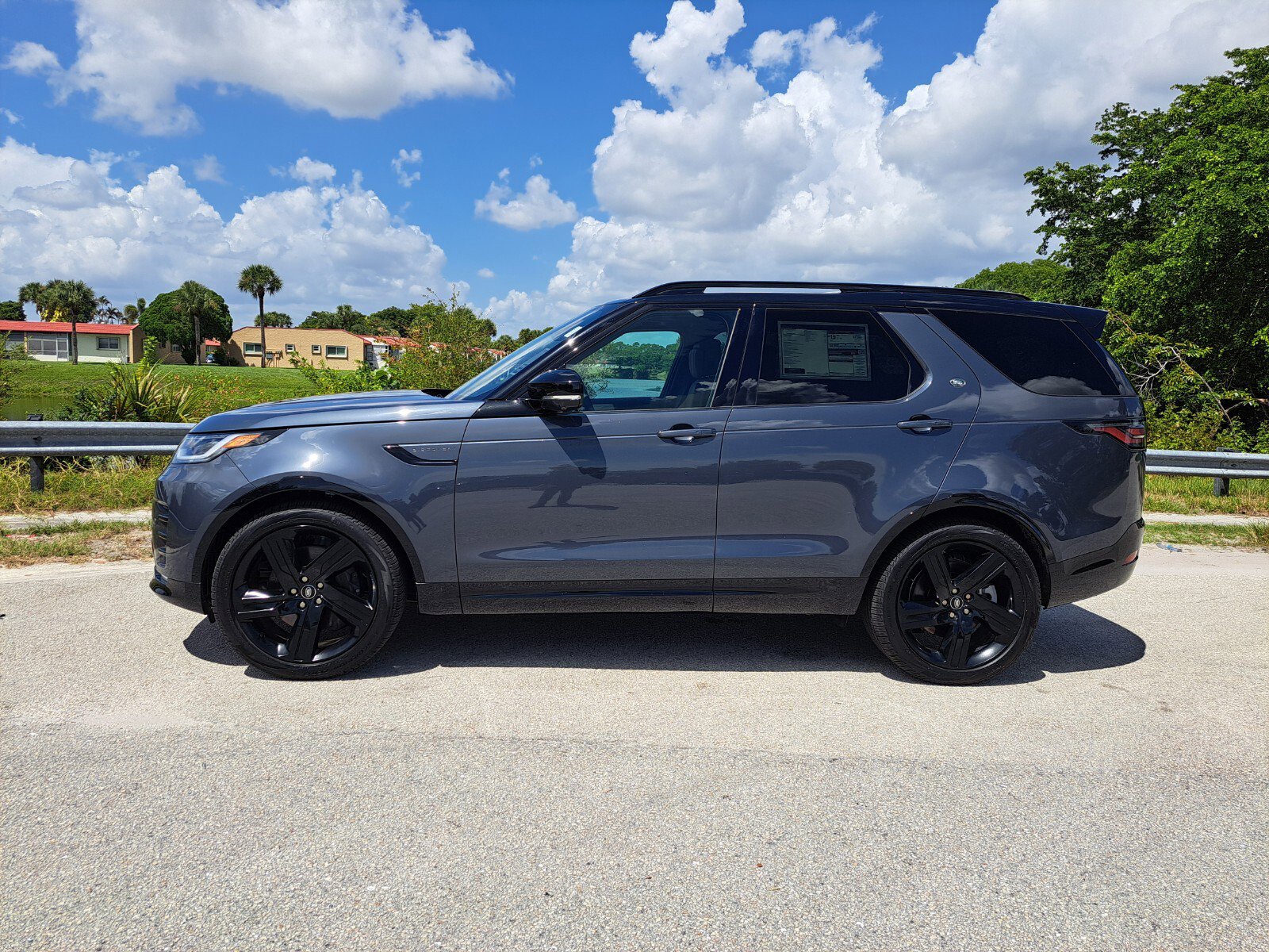 2025 Land Rover Discovery SE photo 6