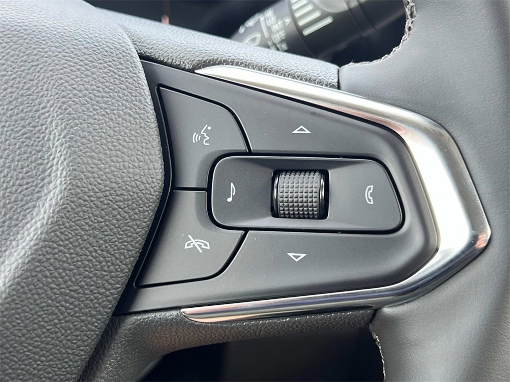 2025 Chevrolet Trax LT photo 17