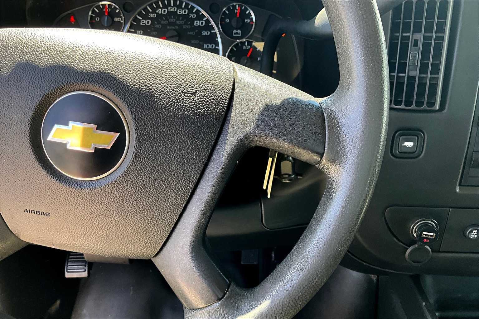 2017 Chevrolet Express 2500 Cargo photo 19
