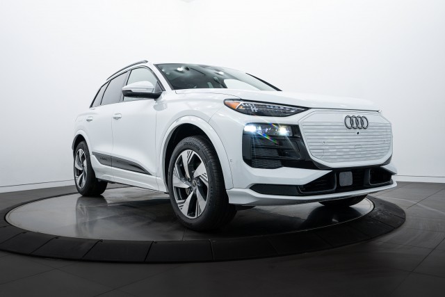 2025 Audi Q6 e-tron Premium Plus