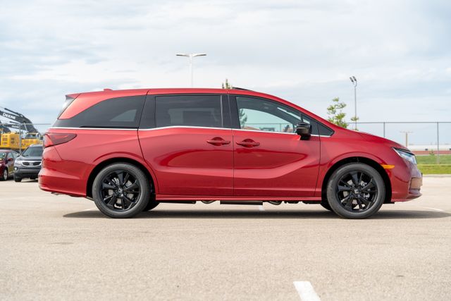 2026 Honda Odyssey photo 8