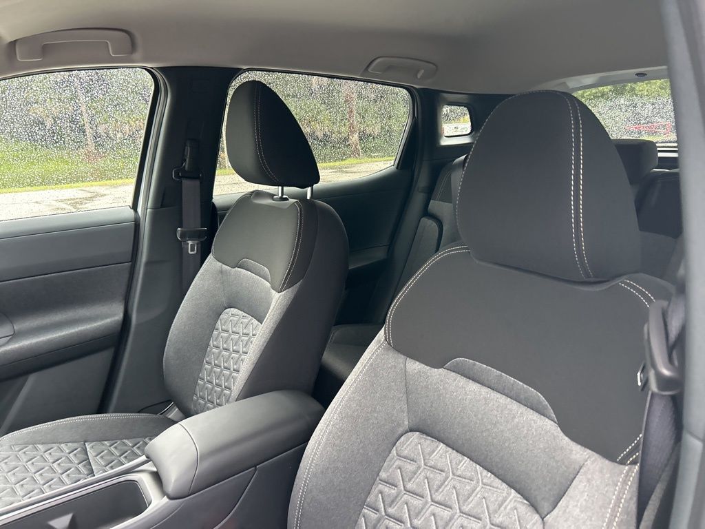2025 Nissan Kicks SV photo 11