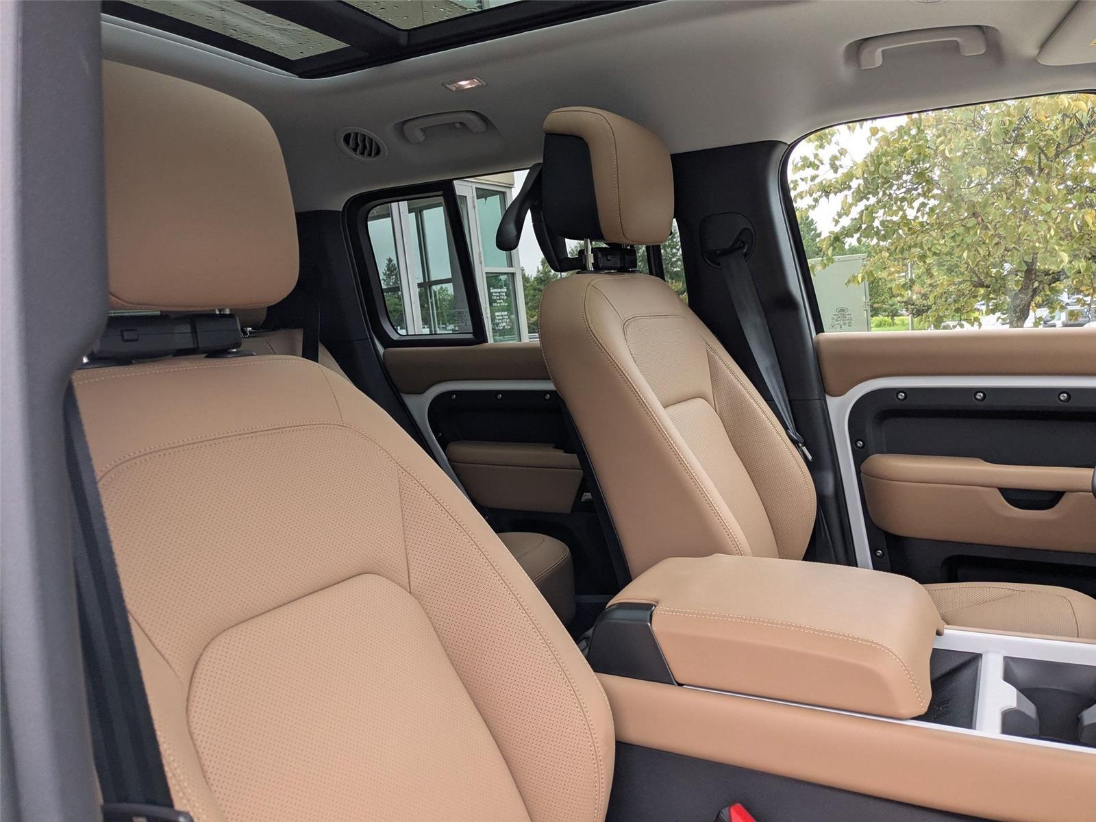 2025 Land Rover Defender 130 X-Dynamic SE photo 31