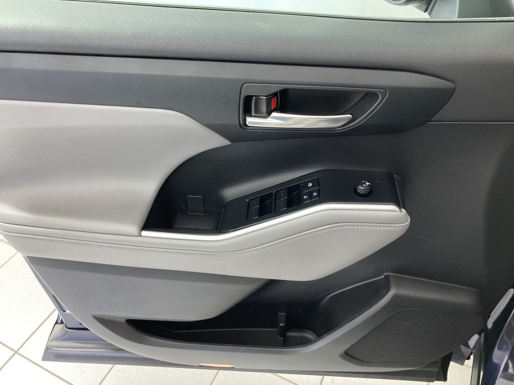 2022 Toyota Highlander XLE photo 4