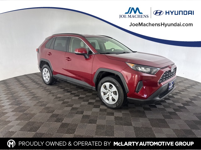 2020 Toyota RAV4 LE's photo