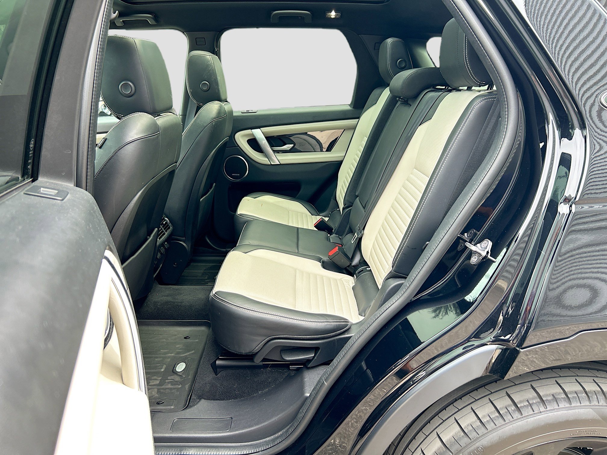 2020 Land Rover Discovery Sport SE R-Dynamic photo 15