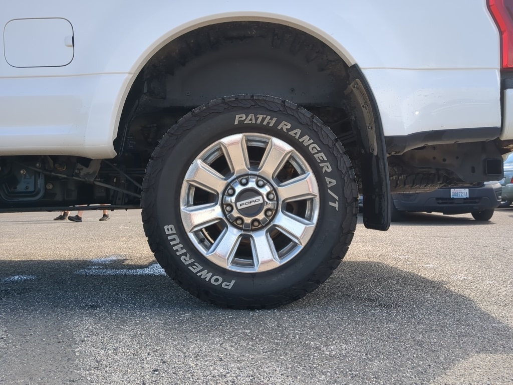 2017 Ford F-350 Platinum photo 25