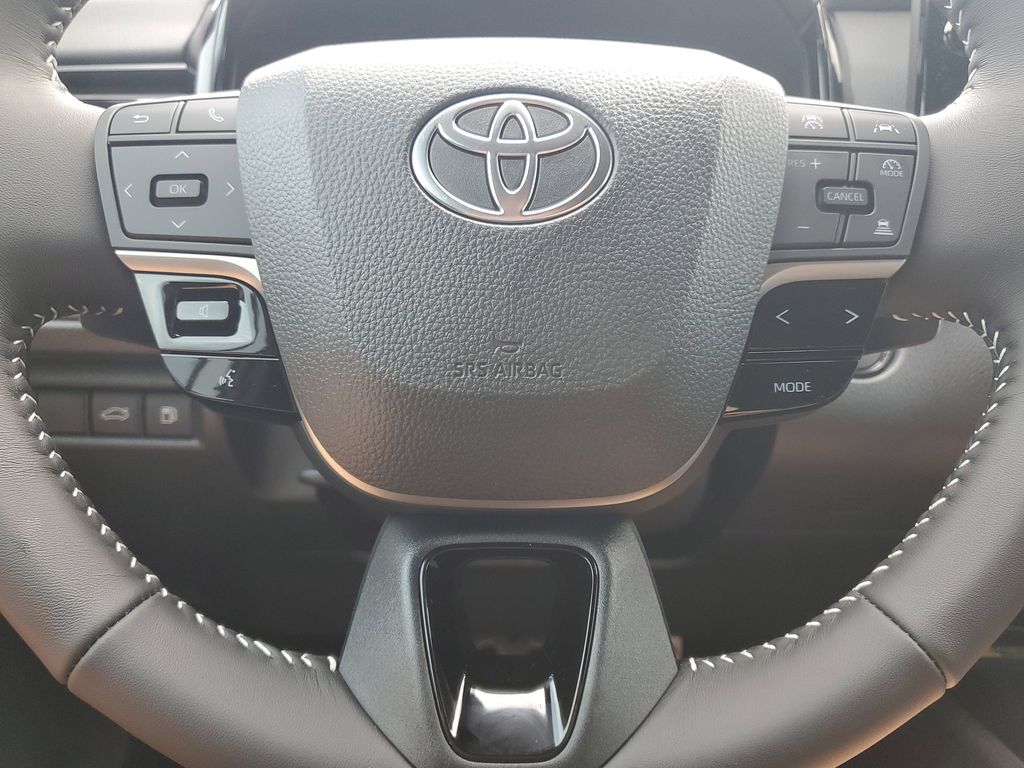 2025 Toyota Camry SE photo 17