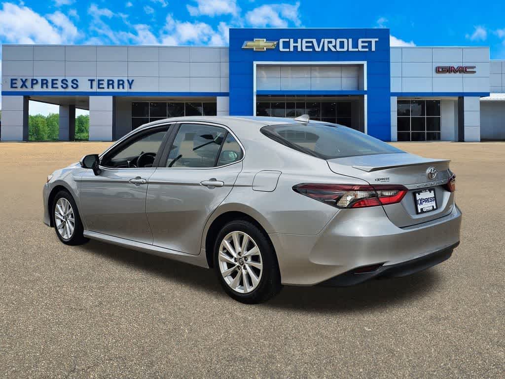 2023 Toyota Camry LE photo 2