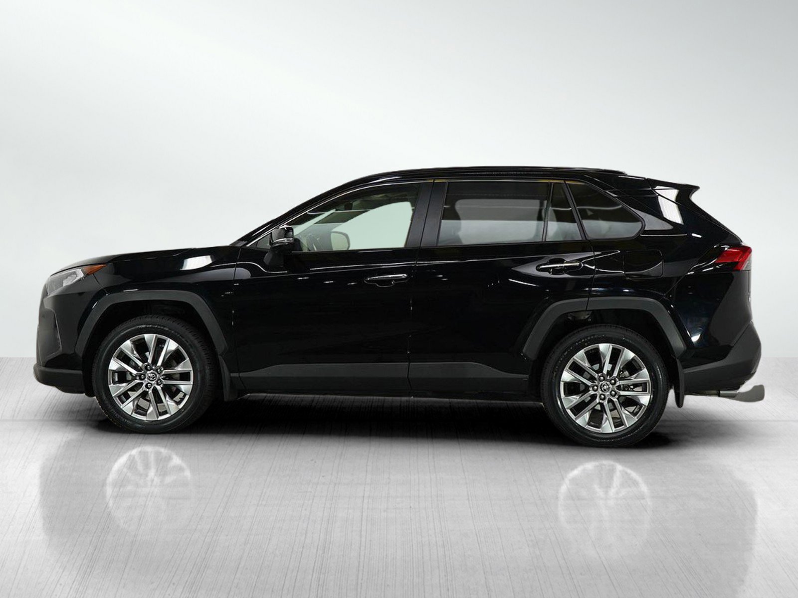 Used 2021 Toyota RAV4 Limited with VIN JTMN1RFV2MD077557 for sale in Bloomington, Minnesota