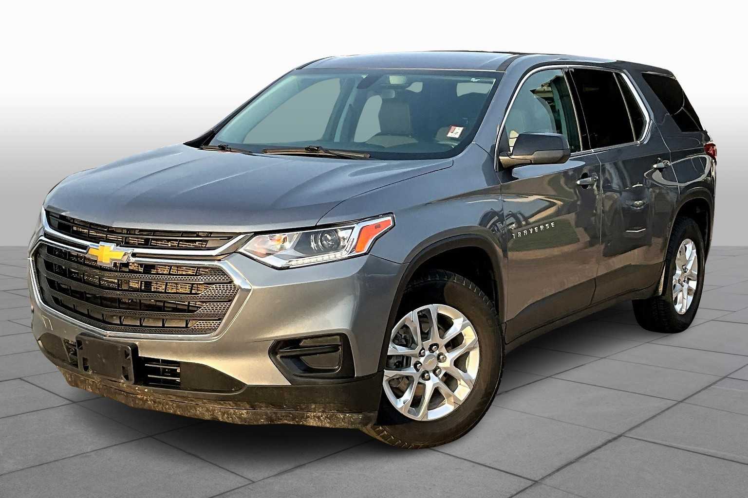 2021 Chevrolet Traverse LS photo 2