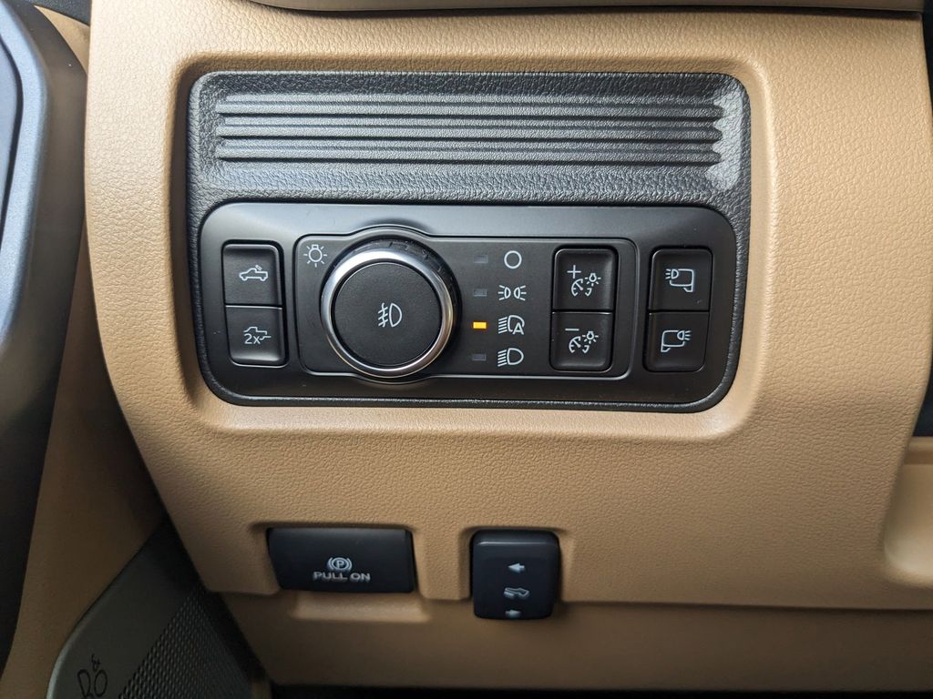 2025 Ford F-350 Lariat photo 27