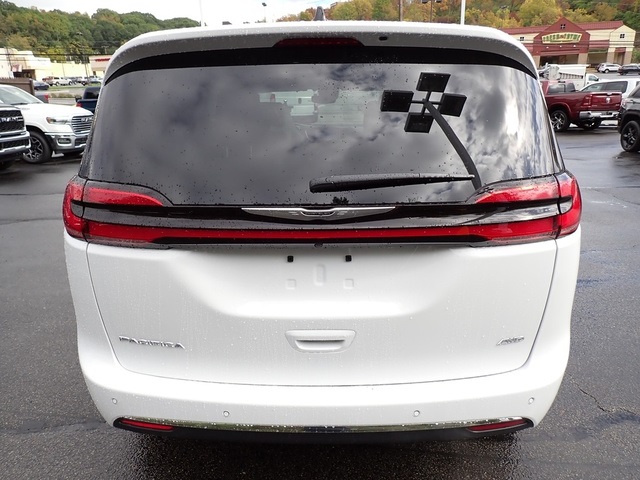 2025 Chrysler Pacifica photo 4