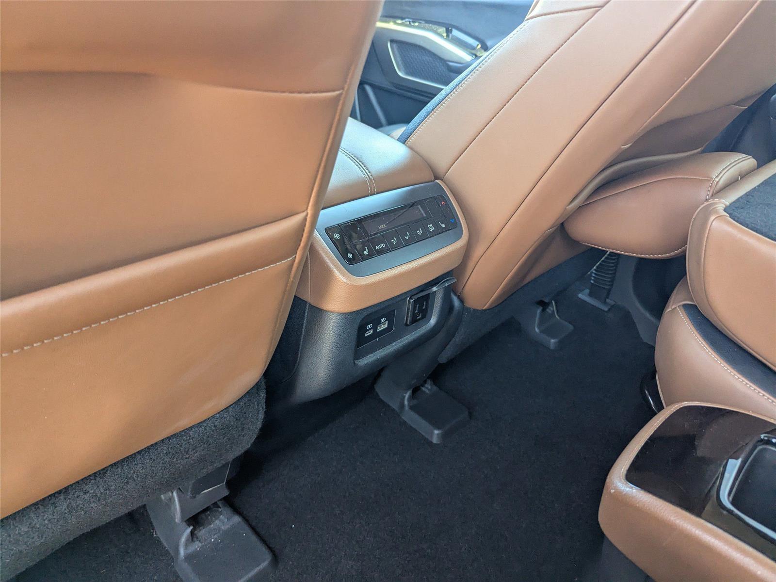 2022 Nissan Pathfinder Platinum photo 16