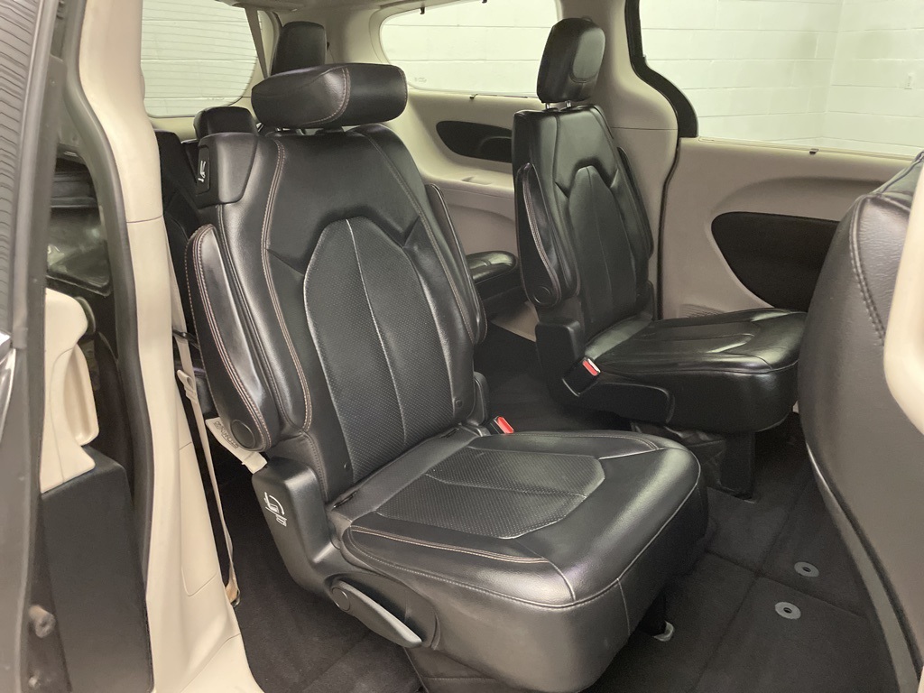 2020 Chrysler Pacifica Touring L photo 23