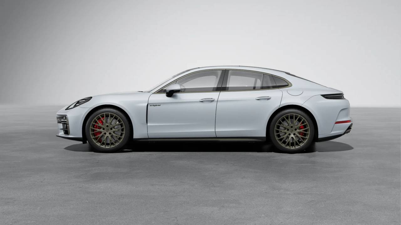 2026 Porsche Panamera Turbo E-Hybrid photo 2