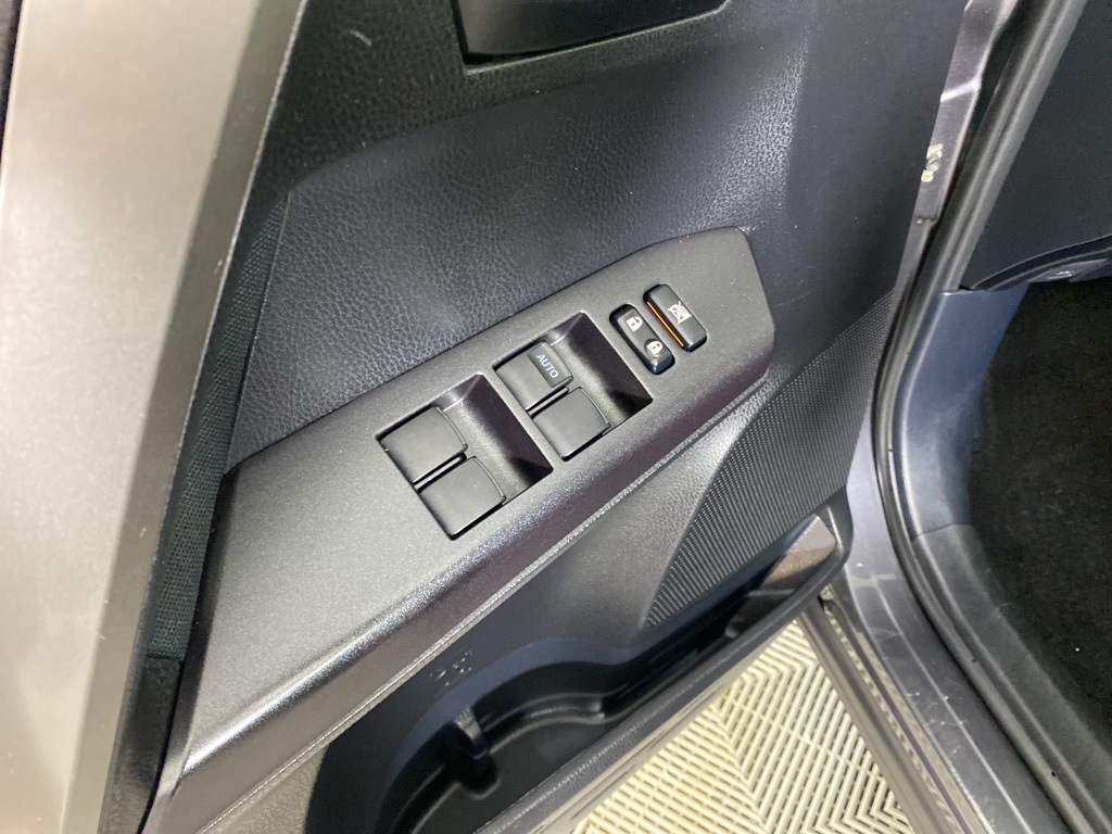 2018 Toyota RAV4 LE photo 15